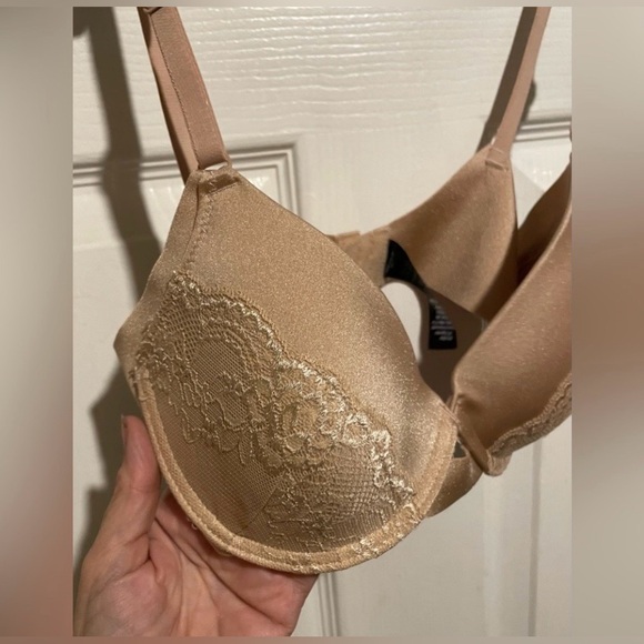 Set of 2 Christian Siriano Lace Bras. Like New. Size 32B. $8 - Picture 8 of 10